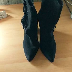 Dolce Vita never worn size 9 1/2 western style suede booties